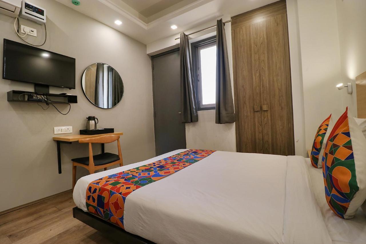 Fabhotel The Chaitanyas Rohini Sec 18 Дели Экстерьер фото